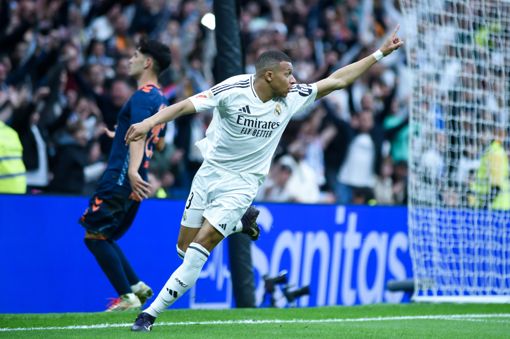 记者：切尔西、曼城和多特都在争夺德罗-费尔南