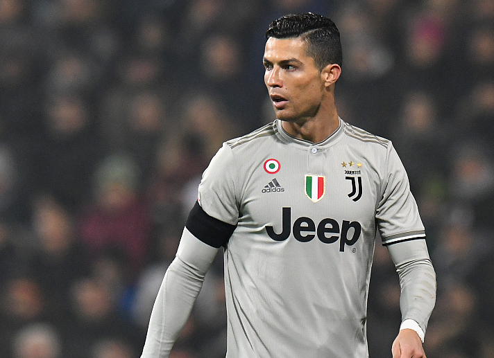 8连败！湖人逆转创NBA第一神迹，詹姆斯狂轰30+8+8，东契奇险受伤