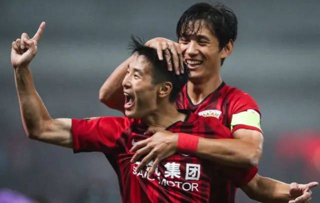 施罗德赛后围堵东契奇 冲上热搜